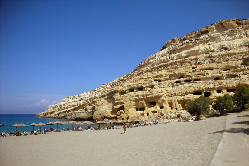 La spiaggia e le grotte di Matala.