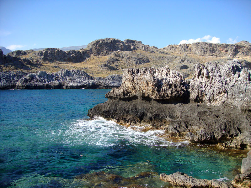 L'acqua e gli scogli di Schinara.