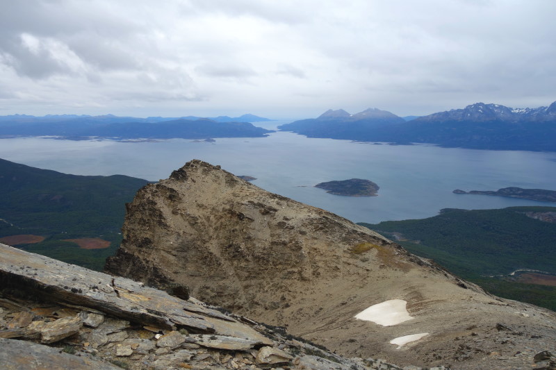 Panorama verso il canale di Beagle dalla cima del Cerro Guanaco.