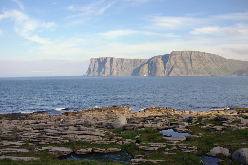 L'imponente scogliera di Nordkapp, circa 1,5 km più a sud di Knivskjellodden.