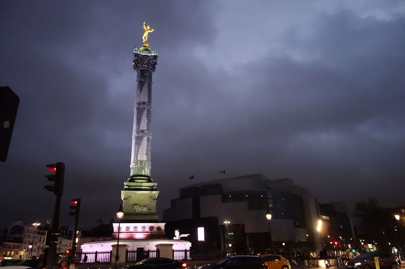 La Colonne de Juillet nella Place de la Bastille.