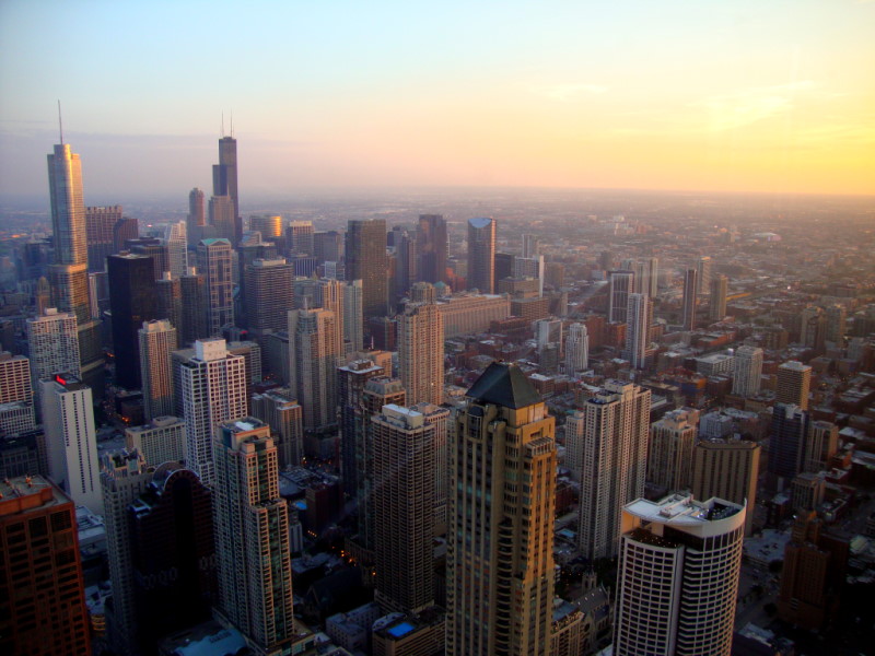 Vista di Chicago al tramonto dal John Hancock Center.