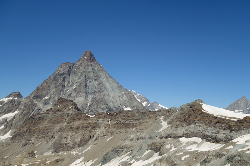 Le pareti sud ed est del Cervino dal Colle del Teodulo.