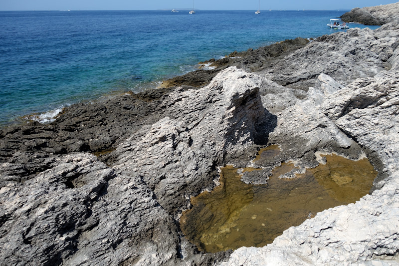 Le interessanti formazioni rocciose di Uvala Sveti Godeni.