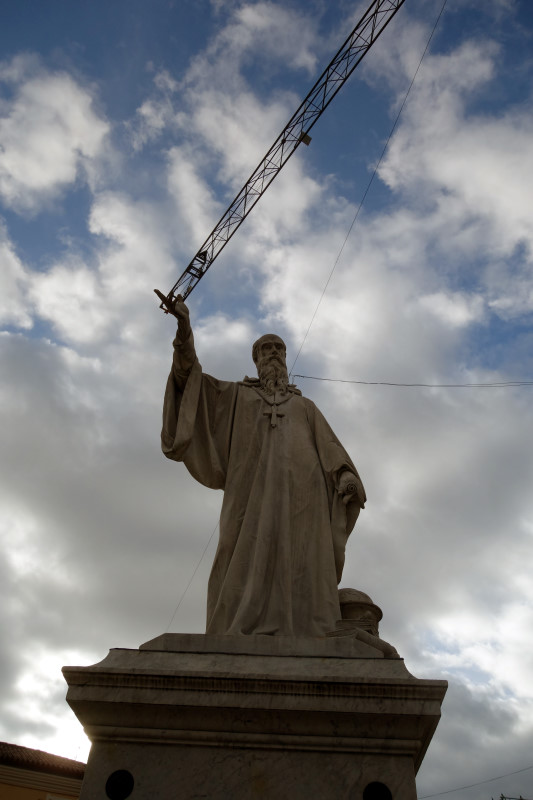 San Benedetto dirige i lavori di restauro.