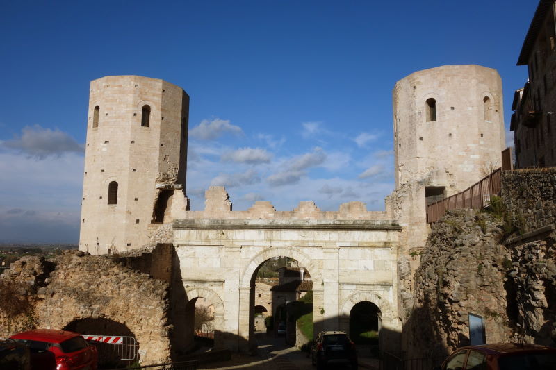 Porta Venere, porta romana del I secolo a.C. a Spello.