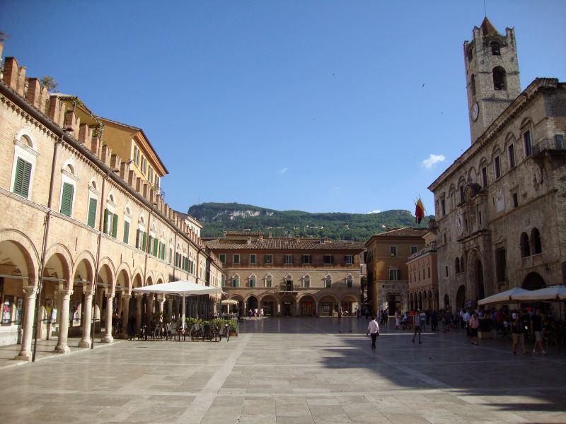 Piazza del Popolo ad Ascoli Piceno.